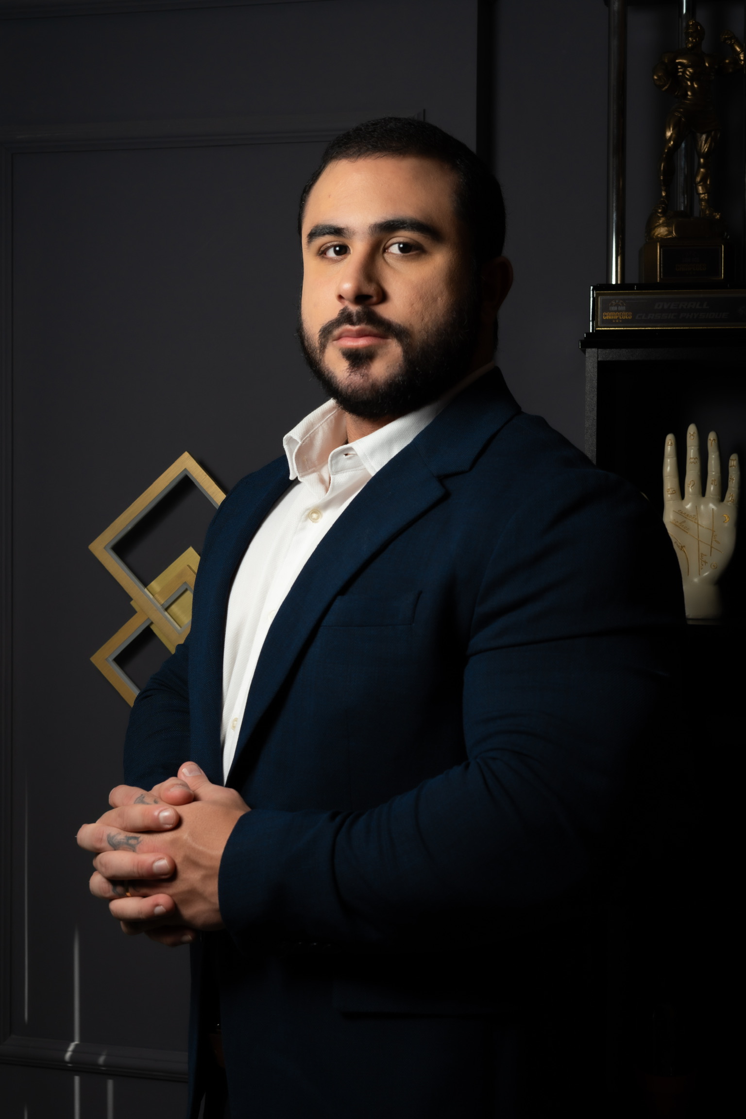 Gabriel Miranda, nutricionista e treinador, em traje formal